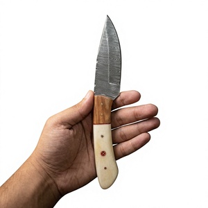 Couteau à lame fixe en acier damas avec manche en os pour la chasse - Product Image 3