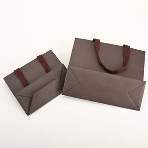 Sacs en papier de luxe écologiques personnalisés de haute qualité en gros, sacs à main en papier pour l'emballage de vêtements, cadeaux et achats - Product Image 2