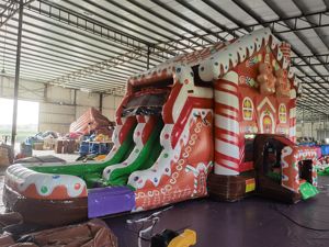 Castillo Inflable de Alta Calidad con Diseño de Hombres de Jengibre Navideños para Alquiler o Fiestas - Product Image 1