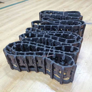 Venta al por mayor pequeño modelo de robot de pista de goma natural correa de goma oruga piezas de maquinaria de construcción hechas en China - Product Image 1