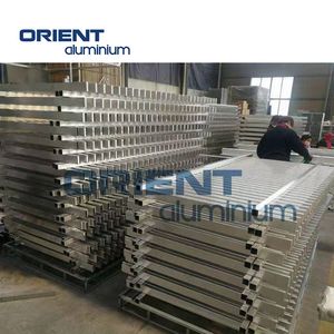 Nouveaux panneaux de clôture à <span class=keywords><strong>lame</strong></span> en aluminium à lattes Architectural 3d Blade Clôture <span class=keywords><strong>Composite</strong></span> Verticale Mur de clôture à lattes en aluminium - Product Image 5