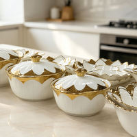 Soupière en porcelaine de luxe avec bordure dorée et décor en relief, avec couvercle, pour hôtel, restaurant, buffet, traiteur, banquet, service de table