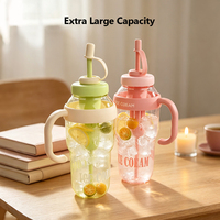 Bouteille d'eau en plastique de 1300 ml grande capacité avec paille, infuseur à thé, poignée, anti-fuite, pour sport et gym, personnalisable avec logo – Vente en gros