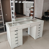 Coiffeuse OEM avec miroir et éclairage, dessus en verre, grande table de maquillage avec 13 tiroirs et étagères de rangement pour chambre à coucher