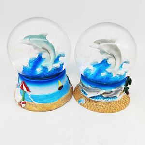Globe à neige en résine avec verre à paillettes, motif poisson tropical, souvenirs de plage, Floride, Bahamas, <span class=keywords><strong>Miami</strong></span>, Fidji, Jamaïque, personnalisable - Product Image 3