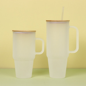 Botella de agua esmerilada transparente con tapa de madera MM con asa y pajita para restaurante sublimación fría grande - Product Image 6