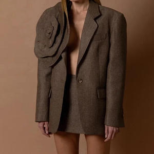 Completo da Donna Elegante Primavera 2026, Design Retrò con <span class=keywords><strong>Fiori</strong></span> 3D, Colore Unico, Vendita all'Ingrosso - Product Image 1