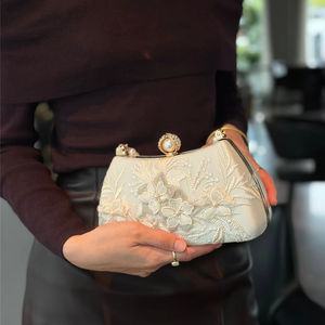 กระเป๋าถือแฟชั่นใหม่ PU สำหรับสาวๆ รูปทรงมาตรฐาน ดีไซน์หรูหรา เหมาะสำหรับงานแต่งงาน งานปาร์ตี้ และงานกลางคืน - Product Image 2