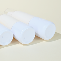 Bouteille en PET recyclable brillante personnalisée de luxe 60ml 80ml 100ml 120ml en forme de capsule pour cosmétiques