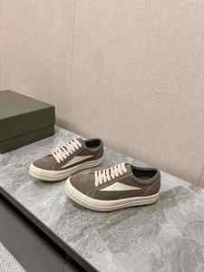 2026 New Best-selling Retro Green Design Cushioning Non-slip Thick Soled Sporty Walking Shoes Suede Upper Anti-Odor All Seasons - Product Image 4