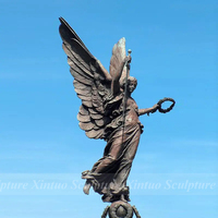 Statue d'ange de la victoire en bronze grandeur nature, sculptée et gravée sur mesure, tenant une couronne, pour extérieur, à vendre