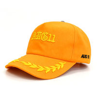 Op maat gemaakte oranje gotische pet met lage minimale bestelhoeveelheid (MOQ), OEM, ODM, laurierblaadjes, geborduurde gele tekst, baseballcap, gestructureerd, 5 panelen