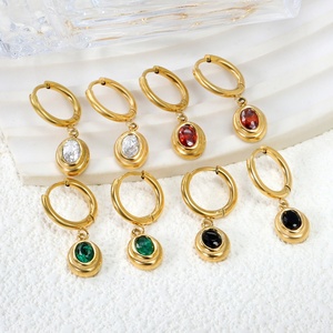 Modernos Pendientes de Aro Colgantes de Acero Inoxidable con Baño de Oro de 18K y Circonitas Cúbicas de Colores para Mujer, Venta al por Mayor - Product Image 1