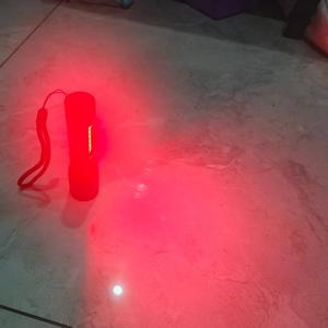 ไฟฉายพกพาแบบชาร์จซ้ำได้ ปรับโฟกัสได้ รูปทรงฉลาม สำหรับใช้งานกลางแจ้ง ระยะไกล พร้อมไฟฉุกเฉินแบบแฟลชความเข้มสูง สำหรับเจย์ - Product Image 3