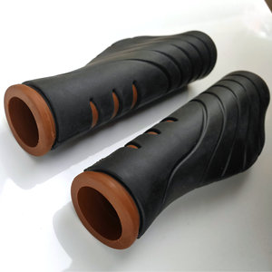 Puños para Manillar de Bicicleta, 22.2mm de Diámetro Interior, 13cm, Goma Suave para Bicicletas de Montaña, Hechos en Canadá - Product Image 2