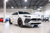 Occasion 2022 pour Urus SUV AWD Automatique Sièges en Cuir ACC Pneus R19 Conduite à Gauche Toit Ouvrant Feux LED