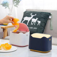 Mini poubelle de bureau créative pour salon, en plastique, petite poubelle de table basse, poubelle à poussoir de forme cylindrique