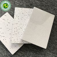 Plafond suspendu insonorisant en fibres minérales acoustiques