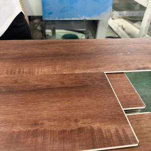 Planchers SPC populaires, 5,5 mm d'épaisseur, aspect bois, lames biseautées, installation facile en DIY pour salon, hôtel - Product Image 5