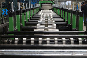 Macchina profilatrice per pannelli laterali in acciaio a profilo <span class=keywords><strong>M</strong></span> per camion, per la produzione di pannelli laterali per carrozzerie di camion - Product Image 3