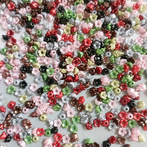 Perles de cristal de couleur et de taille et de forme mélangées perles de rocaille en verre pour enfants bijoux bricolage faisant du <span class=keywords><strong>muguet</strong></span> - Product Image 1
