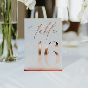 Numéros de table en acrylique miroir or rose, blanc givré, noir, argent, centres de table et numéros de table pour réception de mariage - Product Image 1