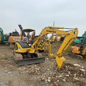 Komatsu pc40-3 un système hydraulique robuste, compact et polyvalent pour une mini-pelle de 3.8 tonnes efficace dans les espaces restreints - Product Image 1