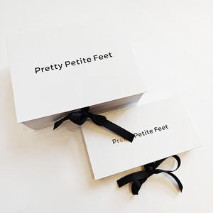 Boîtes d'emballage de vêtements de luxe personnalisées écologiques, en carton blanc mat, pour vêtements, chaussures, boîte magnétique pour coffret cadeau avec ruban - Product Image 4
