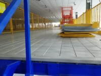 Plateforme en acier pour mezzanine industrielle sur mesure, multi-niveaux, robuste, avec une capacité de charge de 1 000 kg/m²