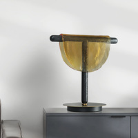 Lampe de table en fer forgé à motifs en verre créatifs de designer italien pour décoration intérieure moderne de luxe, lampe de chevet, lampe de bureau
