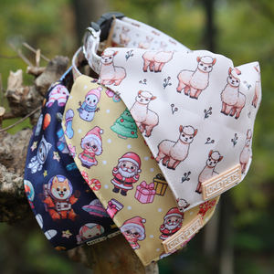 طوق باندانا بوليستر للحيوانات الأليفة طوق بطباعة وشاح متعدد التصميمات يبرد طوق باندانا للكلاب مع مشبك قابل للتعديل - Product Image 1