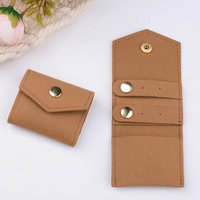 Emballage de luxe élégant, pochette en microfibre 5*6 cm, fermeture à bouton, impression sérigraphique, 6 couleurs disponibles, pliée pour bagues et boucles d'oreilles