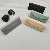 Échantillon gratuit YAZHI logo personnalisé porte-lunettes de soleil magnétique en cuir pour étui à lunettes de soleil pliant triangle