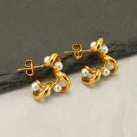 Boucles d'oreilles clous torsadées personnalisées en acier inoxydable 316L plaqué or PVD 18 carats pour femmes, incrustées de perles d'imitation d'eau douce rondes