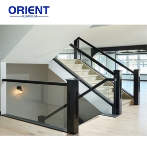 Approvisionnement en usine personnalisé extérieur cadre en aluminium verre trempé balcon main courante intérieur <span class=keywords><strong>garde</strong></span>-<span class=keywords><strong>corps</strong></span> en verre pour escaliers - Product Image 2