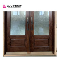 Portes d'entrée doubles résidentielles en bois avec cadre en verre et grille de sécurité personnalisée, design rond en haut