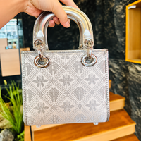 Sac à main matelassé en cuir véritable fait main de luxe léger 2026, sac fourre-tout carré rétro polyvalent pour femme avec poignée supérieure et bandoulière