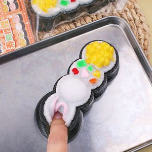 ของเล่นบีบซูชิเหมือนจริง ขนาด 12 ซม. ชุด 4 ชิ้น ทำจาก TPR บรรเทาความเครียด ของขวัญสำหรับเด็กและผู้ใหญ่ ของเล่นบีบซูชิแซลมอนเพื่อเวลาผ่อนคลาย - Product Image 5