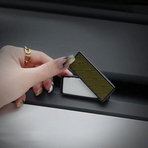 Difusor de cuero ajustable para coche de lujo con <span class=keywords><strong>olor</strong></span> fuerte y duradero Perfume de coche de <span class=keywords><strong>flujo</strong></span> de aire personalizado hecho de aleación Premium - Product Image 3