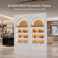 Vitrine de présentation de cosmétiques de luxe avec éclairage LED, mobilier sur mesure pour magasin de beauté en centre commercial