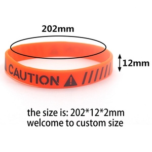 Bracelet en silicone personnalisé avec logo d'usine professionnelle, bracelet élastique en caoutchouc pour le sport et la mode, bracelet en silicone gravé - Product Image 4