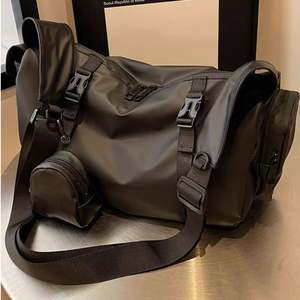 Sac de sport de voyage en PU avec logo personnalisé OEM, grande capacité, conçu en usine, fermeture éclair pour hommes et femmes, poche humide - Product Image 6