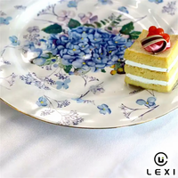 Assiette à dîner en céramique florale bleue de luxe de 10,5 pouces, bord doré, assiette à dessert en porcelaine blanche pour mariage, fête, décoration de la maison