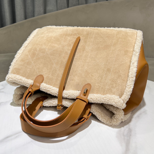 Luxury velvet chain bag, elegant style for women, perfect for both hand and <b>shoulder</b> use - Product Image 3