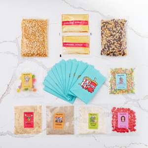 Paquete de Aperitivos Personalizado para Noche de Cine, Recipientes Reutilizables para Palomitas, Canasta de Regalo Completa para Noche de Cine Familiar - Product Image 4