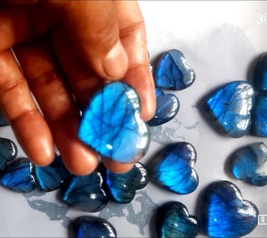 Prix de gros pierre de lune arc-en-ciel pierre précieuse pour personnaliser cadeau pierre irrégulière naturelle en gros pour cadeau d'anniversaire - Product Image 4