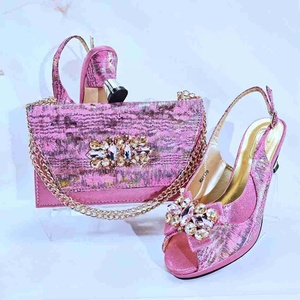 Bellissime <span class=keywords><strong>Scarpe</strong></span> da Sposa Nigeriane con Borsa Abbinata, Set di <span class=keywords><strong>Scarpe</strong></span> con <span class=keywords><strong>Tacco</strong></span> Alto e Borsa per Donna, Ideale per Feste - Product Image 1