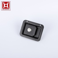 Serrure de boîte à outils robuste avec poignée encastrée noire, loquet à palette encastré avec 4 trous de fixation pour camion, remorque, camping-car, armoire 121*92mm