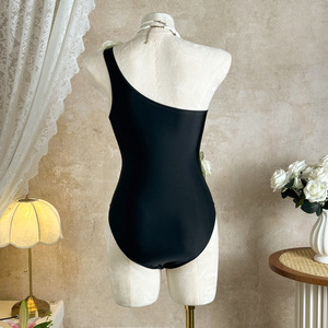 Traje de Baño Asimétrico de Una Pieza para Mujer, con Hombro Descubierto, Diseño Floral 3D, Corte Alto, Elegante, para Vacaciones, OEM ODM - Product Image 6
