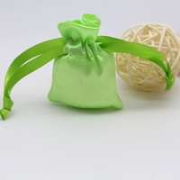 Pochette de Soirée Scintillante en Satin Doux Réutilisable et Recyclable pour Bijoux, Sac à Main de Luxe pour Femme, Idéal Mariage et Fêtes